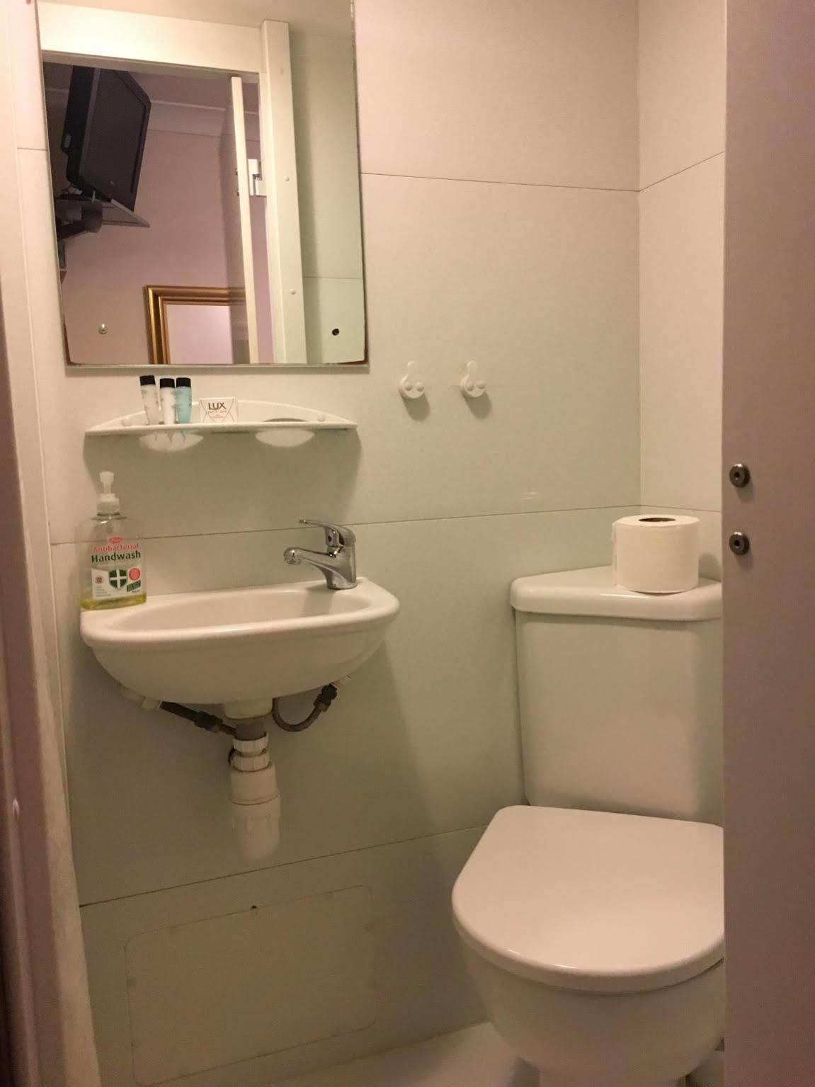 Globe Hotel Colchester Bagian luar foto